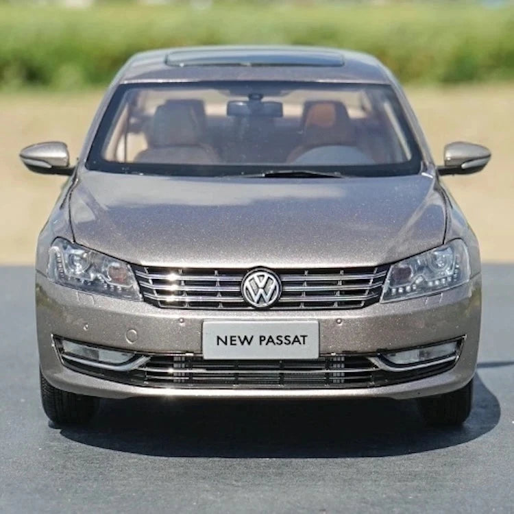 [OEM] 1:18 Volkswagen 2011 Passat Brown Model Car Die-Cast