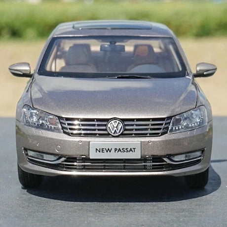 [OEM] 1:18 Volkswagen 2011 Passat Brown Model Car Die-Cast