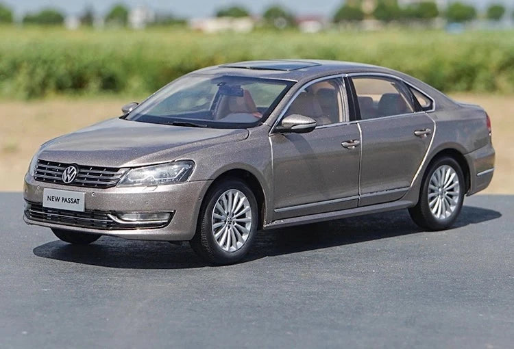 [OEM] 1:18 Volkswagen 2011 Passat Brown Model Car Die-Cast
