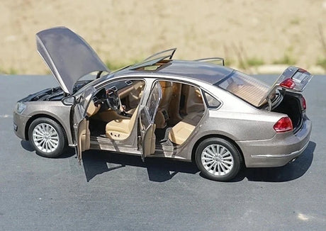 [OEM] 1:18 Volkswagen 2011 Passat Brown Model Car Die-Cast