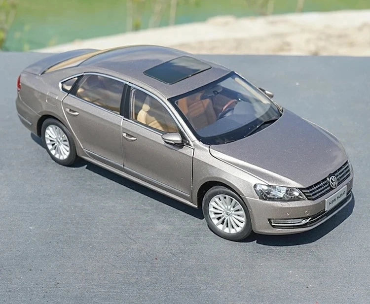 [OEM] 1:18 Volkswagen 2011 Passat Brown Model Car Die-Cast