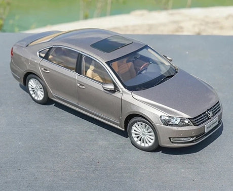 [OEM] 1:18 Volkswagen 2011 Passat Brown Model Car Die-Cast