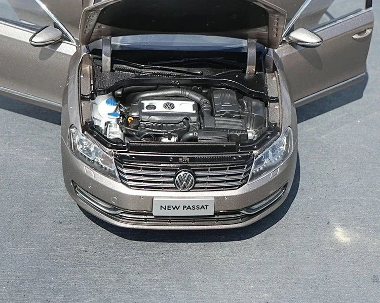 [OEM] 1:18 Volkswagen 2011 Passat Brown Model Car Die-Cast