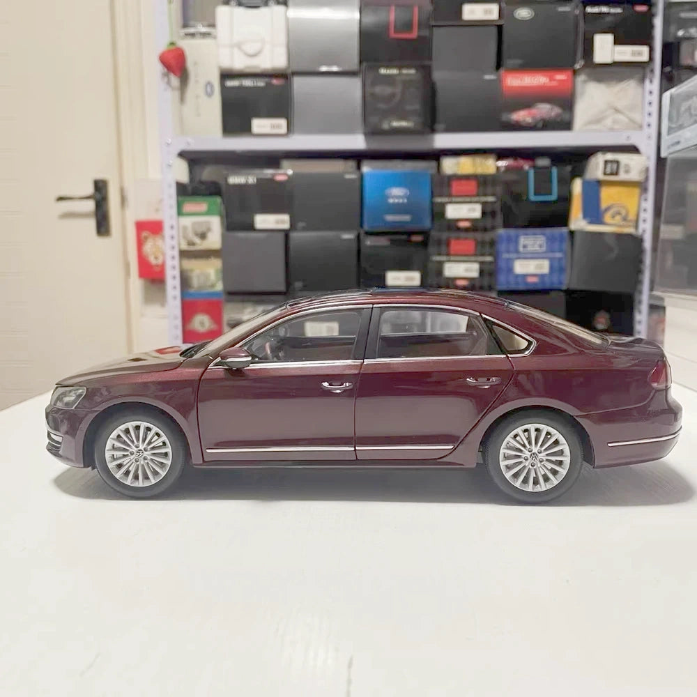 [OEM] 1:18 Volkswagen 2011 Passat rouge voiture miniature Die-Cast