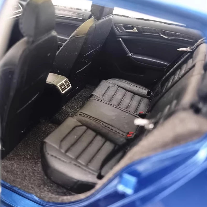 [OEM] 1:18 Volkswagen 2012 Golf Mk7 Blue Model Car Die-Cast