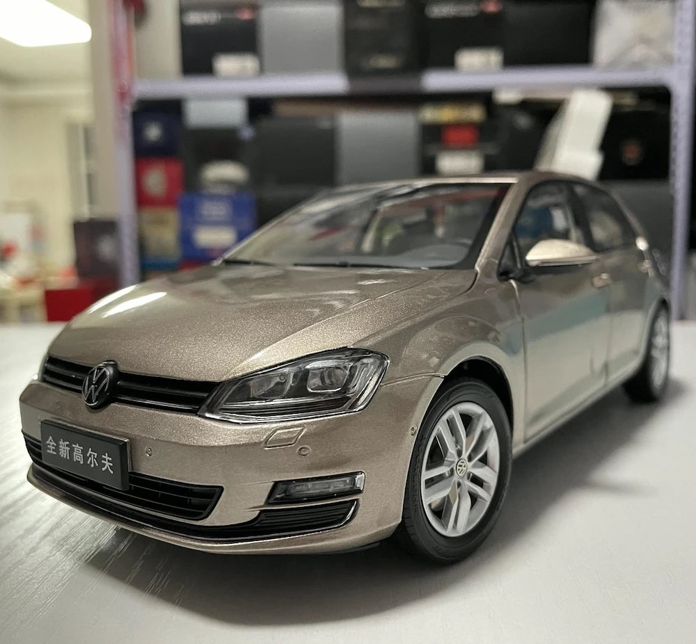 [OEM] 1:18 Volkswagen 2012 Golf Mk7 Gold Model Car Die-Cast