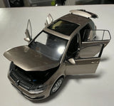 [OEM] 1:18 Volkswagen 2012 Golf Mk7 Gold Model Car Die-Cast