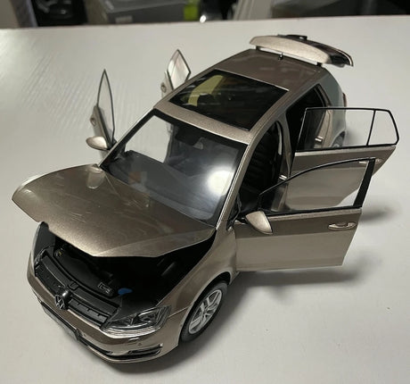 [OEM] 1:18 Volkswagen 2012 Golf Mk7 Gold Model Car Die-Cast
