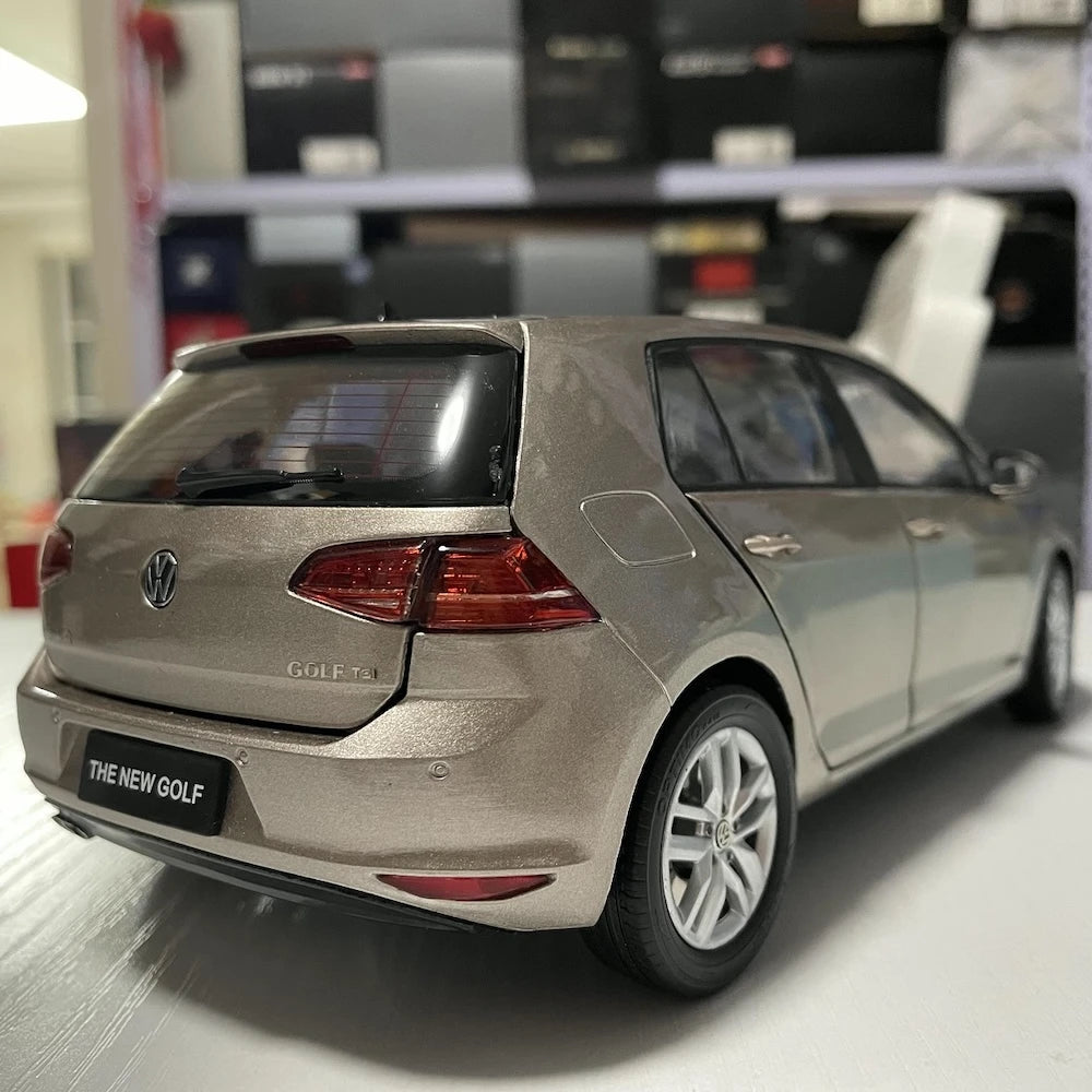 [OEM] 1:18 Volkswagen 2012 Golf Mk7 Gold Model Car Die-Cast