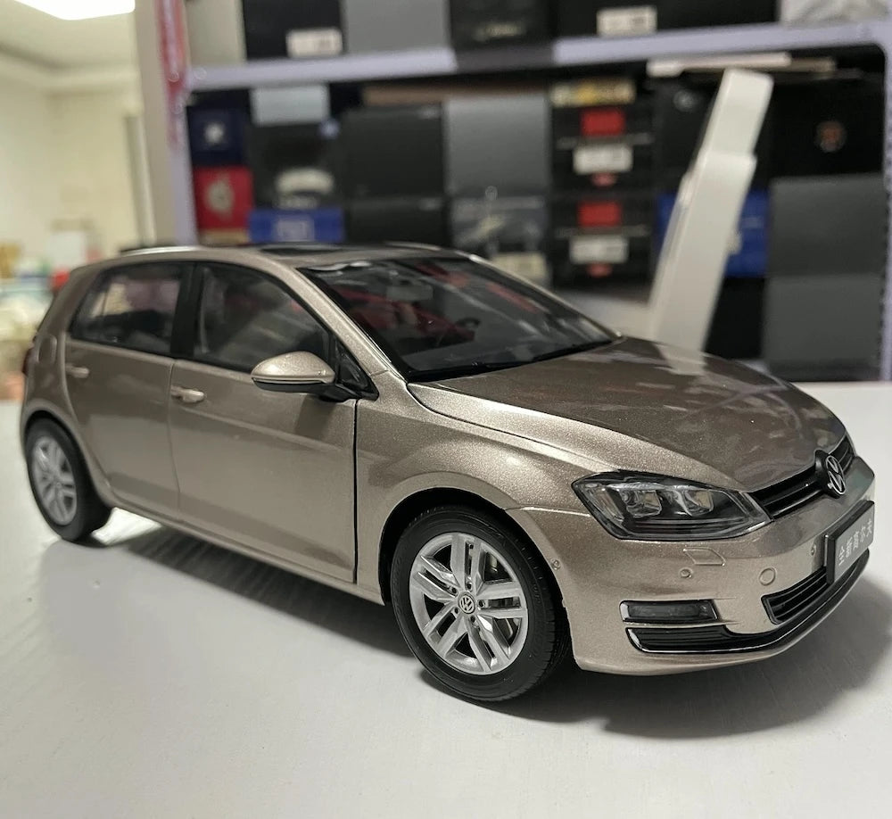[OEM] 1:18 Volkswagen 2012 Golf Mk7 Gold Model Car Die-Cast