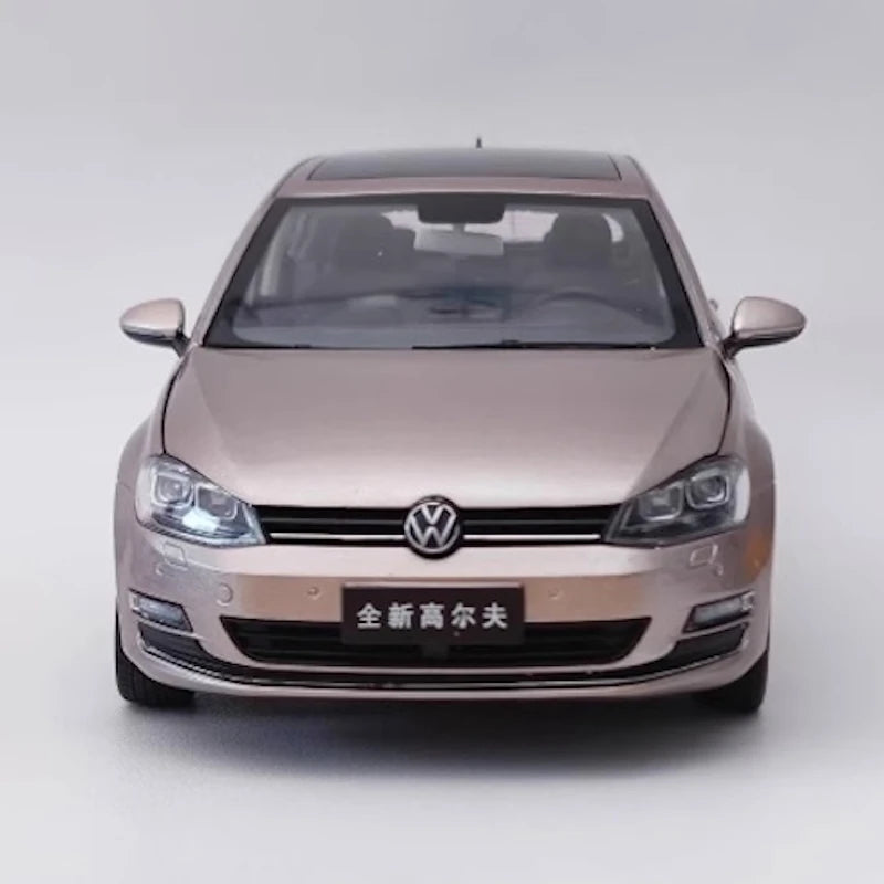 [OEM] 1:18 Volkswagen 2012 Golf Mk7 rosa modellino di auto Die-Cast