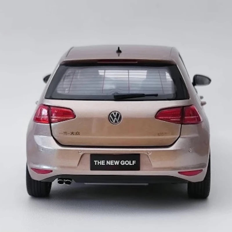 [OEM] 1:18 Volkswagen 2012 Golf Mk7 rosa modellino di auto Die-Cast