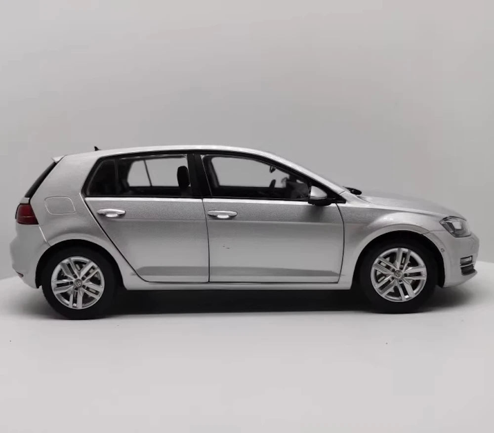 [OEM] 1:18 Volkswagen 2012 Golf Mk7 Silver Model Car Die-Cast