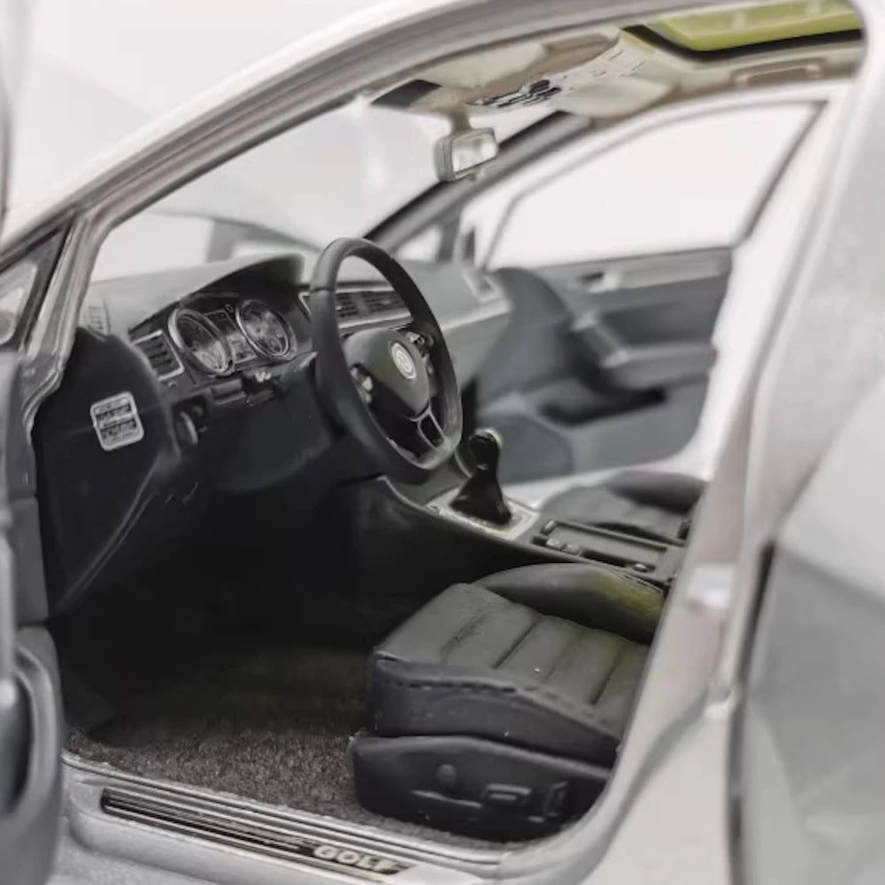 [OEM] 1:18 Volkswagen 2012 Golf Mk7 Silver Model Car Die-Cast