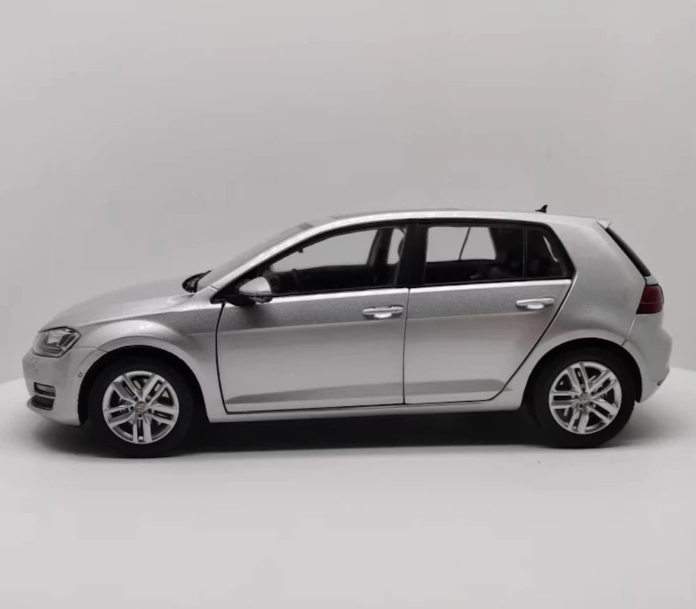 [OEM] 1:18 Volkswagen 2012 Golf Mk7 Silver Model Car Die-Cast
