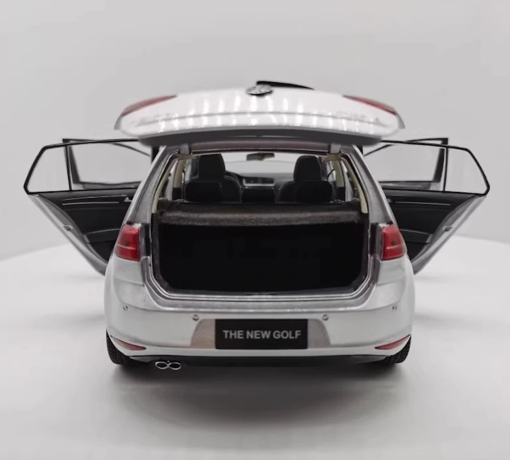 [OEM] 1:18 Volkswagen 2012 Golf Mk7 Silver Model Car Die-Cast