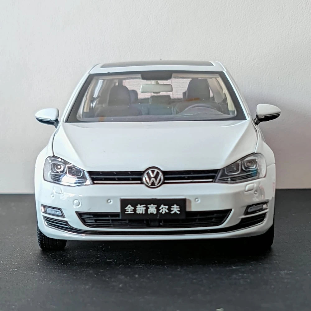 [OEM] 1:18 Volkswagen 2012 Golf Mk7 White Model Car Die-Cast