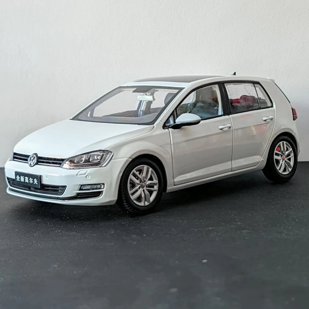 [OEM] 1:18 Volkswagen 2012 Golf Mk7 White Model Car Die-Cast