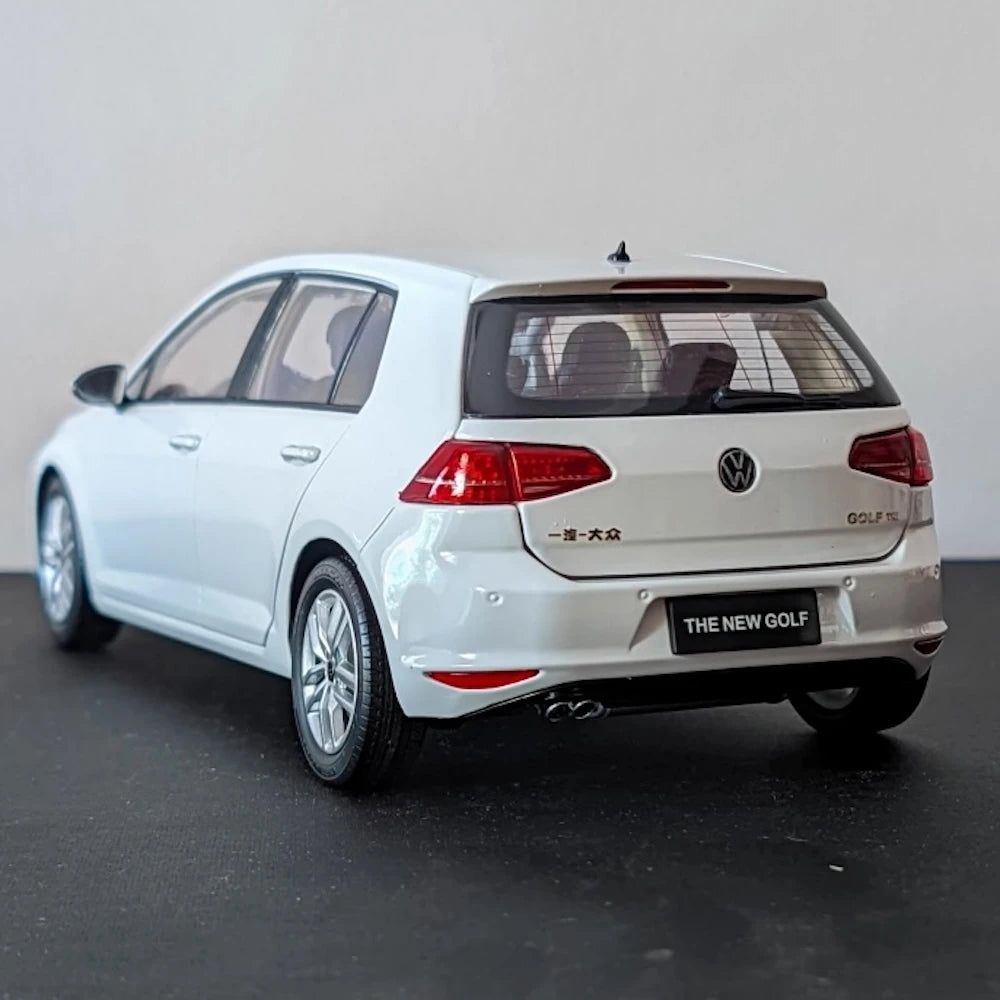 [OEM] 1:18 Volkswagen 2012 Golf Mk7 White Model Car Die-Cast