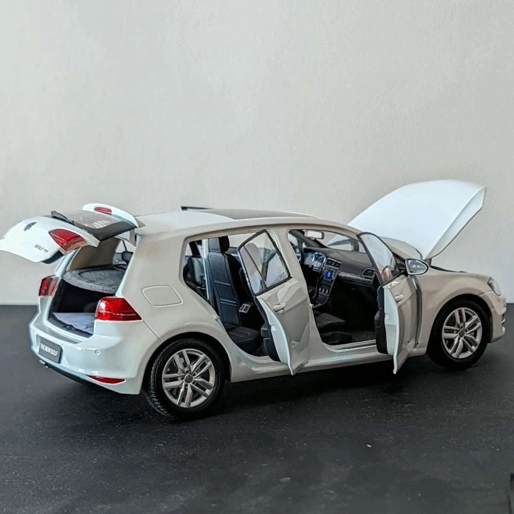 [OEM] 1:18 Volkswagen 2012 Golf Mk7 White Model Car Die-Cast