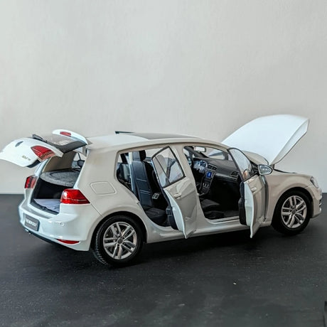 [OEM] 1:18 Volkswagen 2012 Golf Mk7 White Model Car Die-Cast