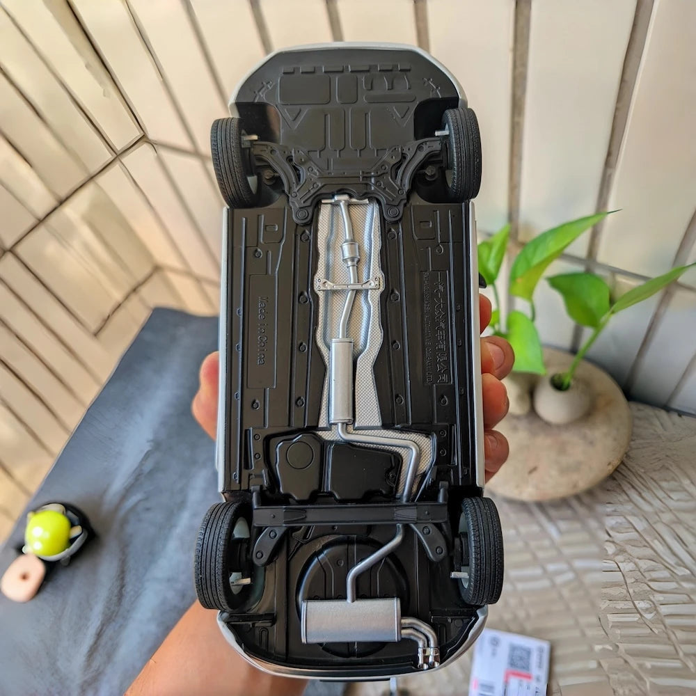 [OEM] 1:18 Volkswagen 2012 Golf Mk7 White Model Car Die-Cast