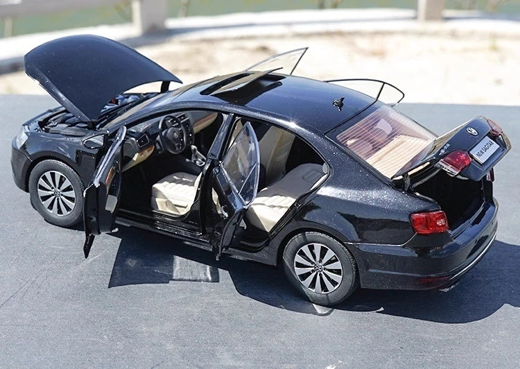 [OEM] 1:18 Volkswagen 2012 Jetta svart modellbil Die-Cast