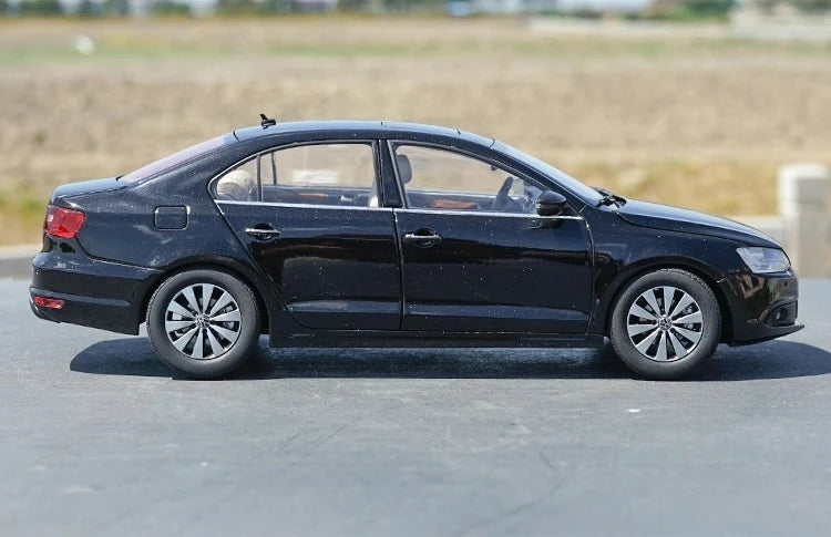 [OEM] 1:18 Volkswagen 2012 Jetta svart modellbil Die-Cast