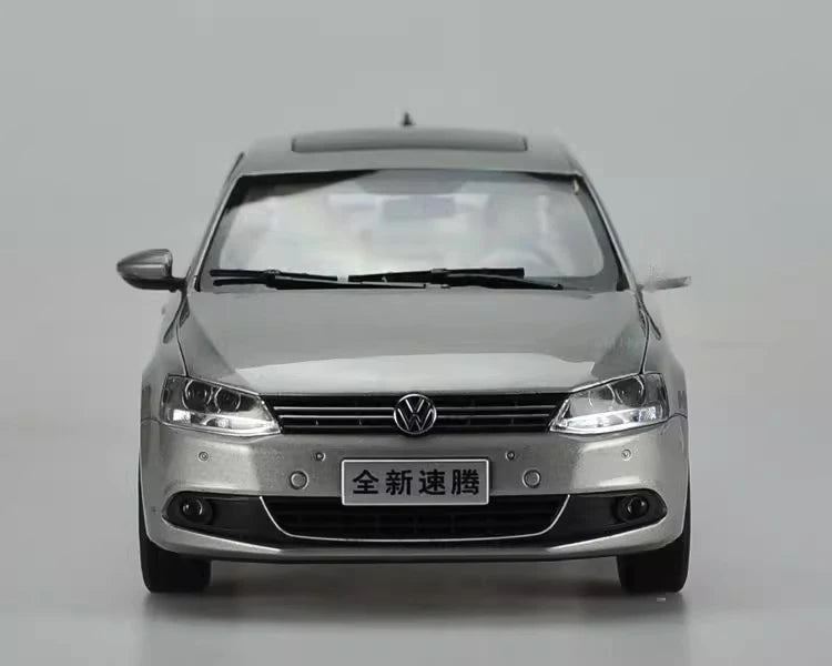 [OEM] 1:18 Volkswagen 2012 Jetta silver modellbil Die-Cast