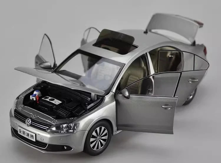 [OEM] 1:18 Volkswagen 2012 Jetta argento modellino di auto Die-Cast