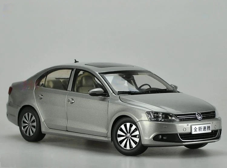 [OEM] 1:18 Volkswagen 2012 Jetta argento modellino di auto Die-Cast