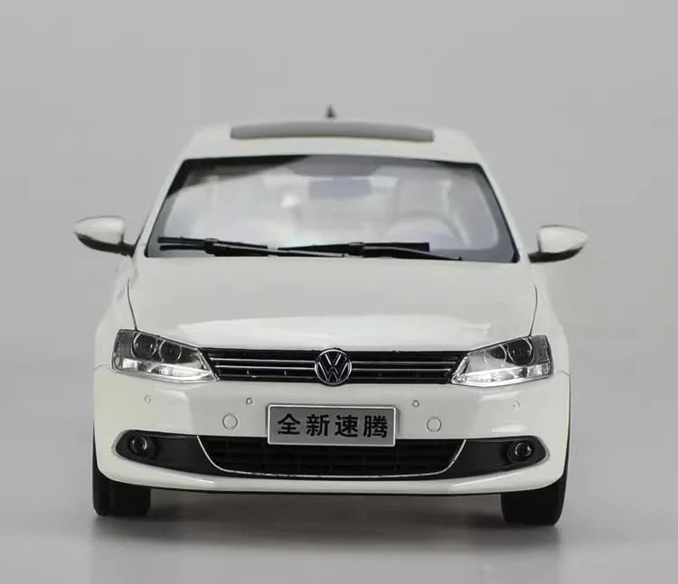 [OEM] 1:18 Volkswagen 2012 Jetta White Model Car Die-Cast