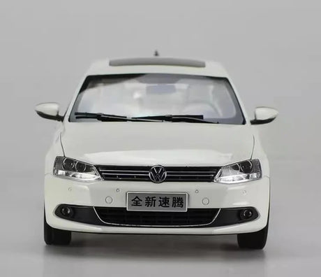 [OEM] 1:18 Volkswagen 2012 Jetta White Model Car Die-Cast