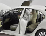 [OEM] 1:18 Volkswagen 2012 Jetta White Model Car Die-Cast