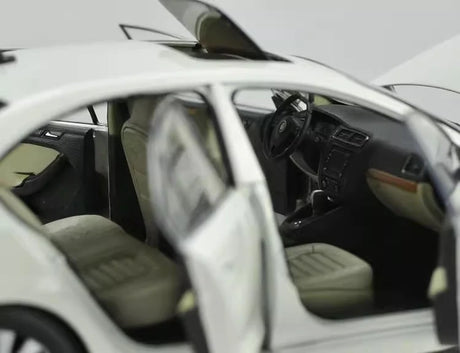 [OEM] 1:18 Volkswagen 2012 Jetta White Model Car Die-Cast