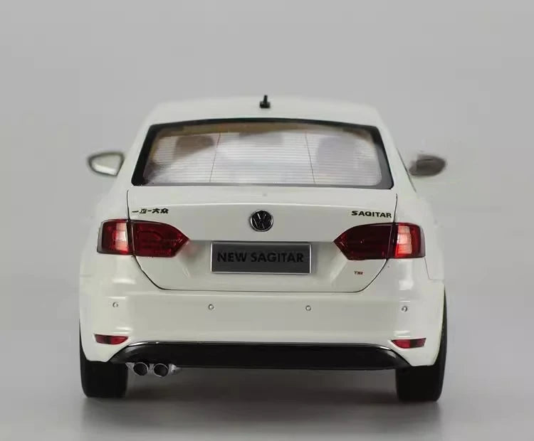 [OEM] 1:18 Volkswagen 2012 Jetta White Model Car Die-Cast