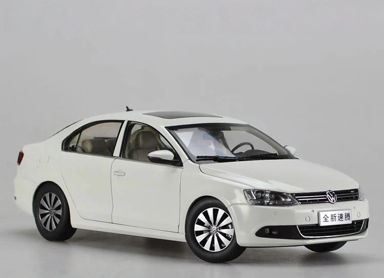 [OEM] 1:18 Volkswagen 2012 Jetta White Model Car Die-Cast