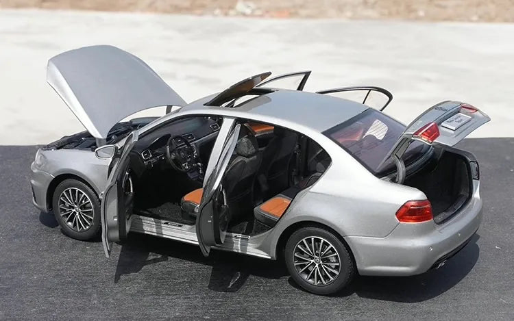 [OEM] 1:18 Volkswagen 2012 Lavida Sport Silver Model Car Die-Cast