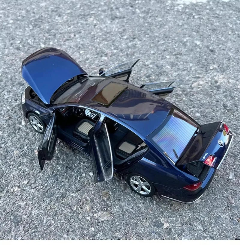 [OEM] 1:18 Volkswagen 2012 Magotan Black Model Car Die-Cast