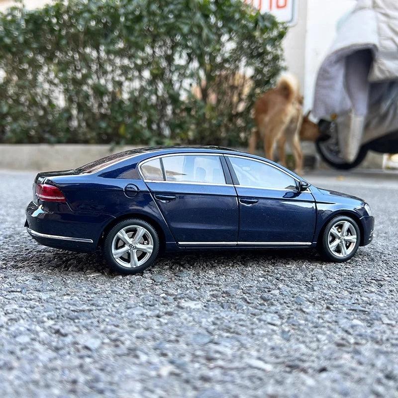[OEM] 1:18 Volkswagen 2012 Magotan Black Model Car Die-Cast