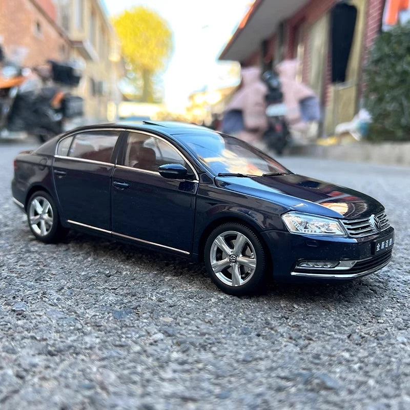 [OEM] 1:18 Volkswagen 2012 Magotan Black Model Car Die-Cast