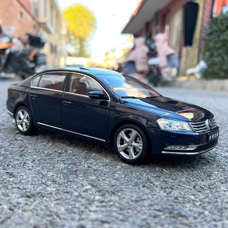 [OEM] 1:18 Volkswagen 2012 Magotan Black Model Car Die-Cast
