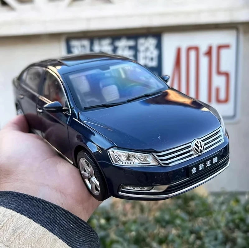 [OEM] 1:18 Volkswagen 2012 Magotan Black Model Car Die-Cast