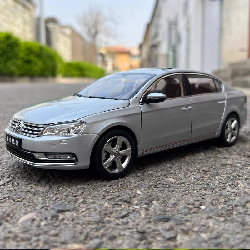 [OEM] 1:18 Volkswagen 2012 Magotan Silver Model Car Die-Cast