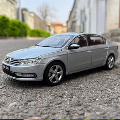 [OEM] 1:18 Volkswagen 2012 Magotan Silver Model Car Die-Cast
