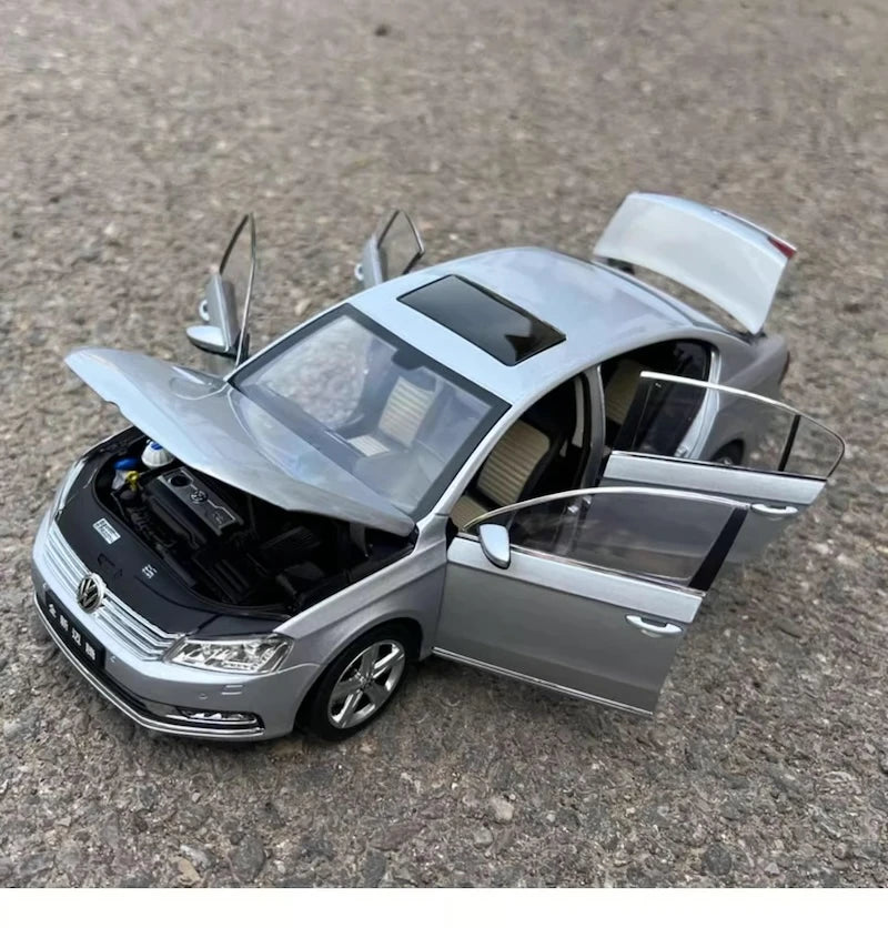 [OEM] 1:18 Volkswagen 2012 Magotan Silver Model Car Die-Cast