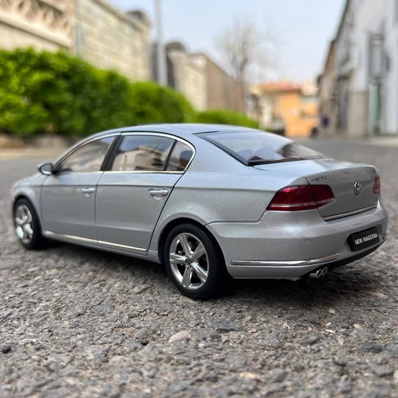 [OEM] 1:18 Volkswagen 2012 Magotan Silver Model Car Die-Cast