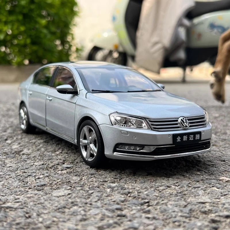 [OEM] 1:18 Volkswagen 2012 Magotan Silver Model Car Die-Cast