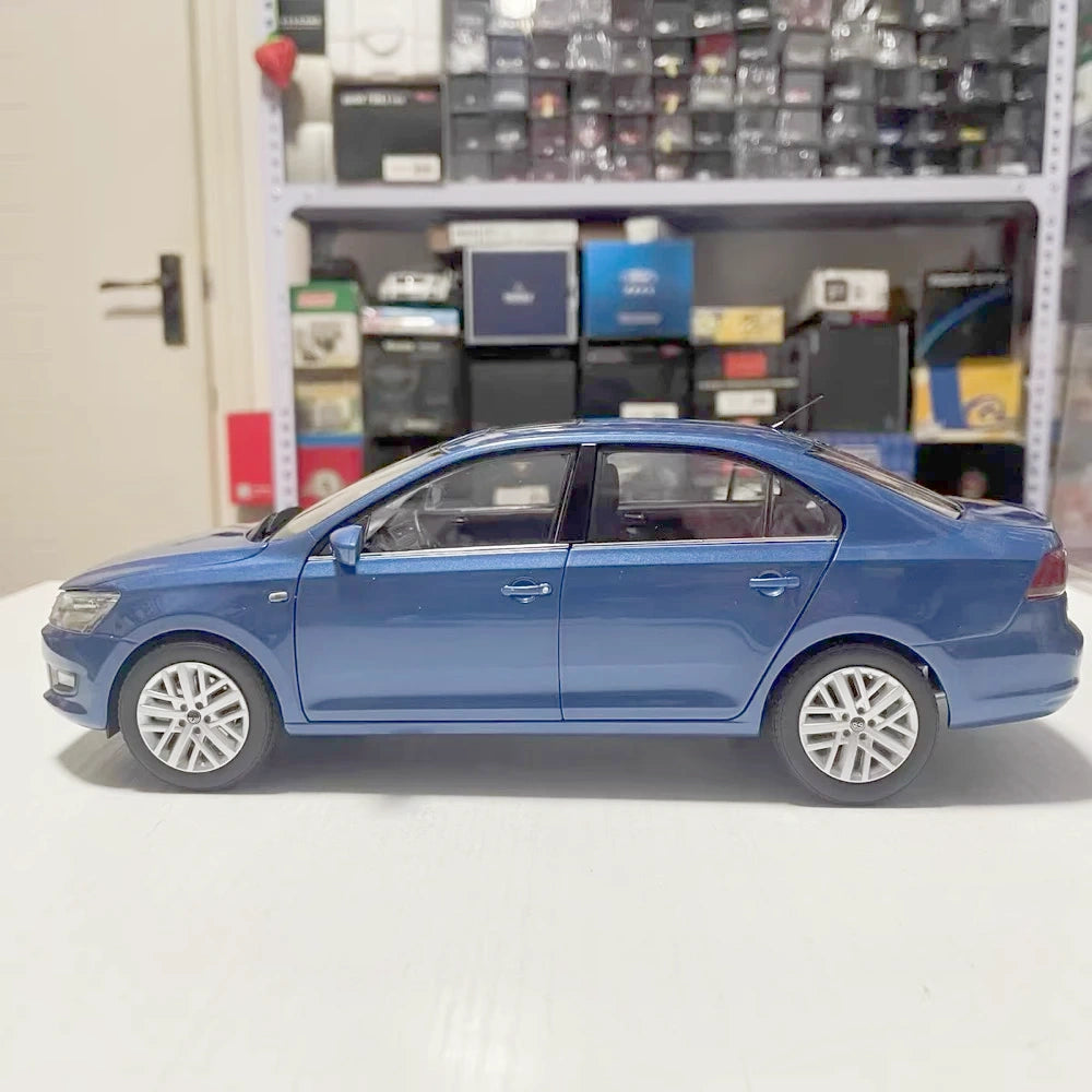 [OEM] 1:18 Volkswagen 2012 Santana Blue Model Car Die-Cast