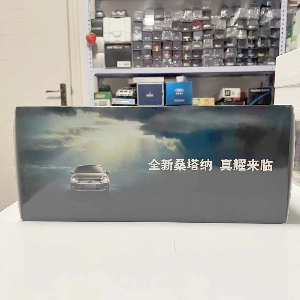 [OEM] 1:18 Volkswagen 2012 Santana Blue Model Car Die-Cast